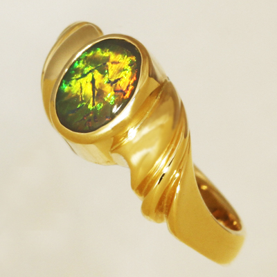 18k Yellow Gold Ring with a BLACK OPAL Rare perfect Chinese Writing pattern, copper orange to green